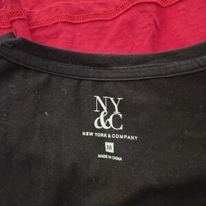 New York & Company Black and Red Short Sleeve Tee